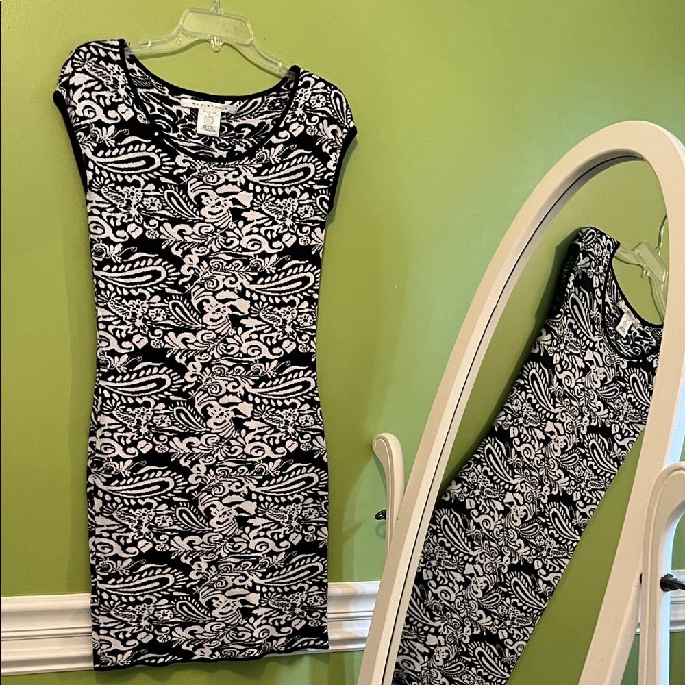 Max Studio Black& White Patterned Sweater Dress